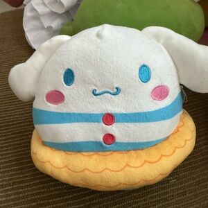 Cinnamon roll Sanrio squishmallow